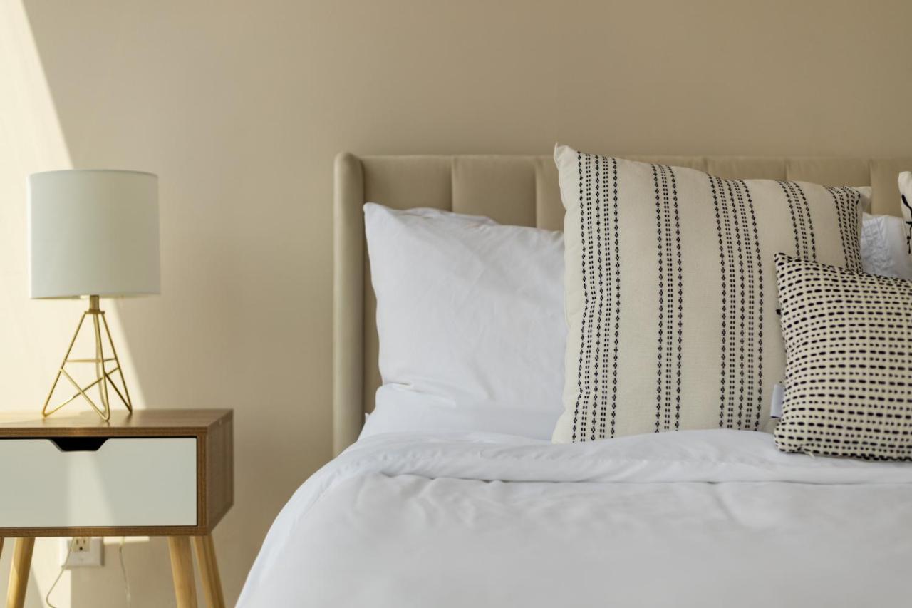 Ultra Luxurious 2.5 Bedroom 2 Full Bathroom 1 Parking Condo Near Sq1 Striking Views Mississauga Kültér fotó