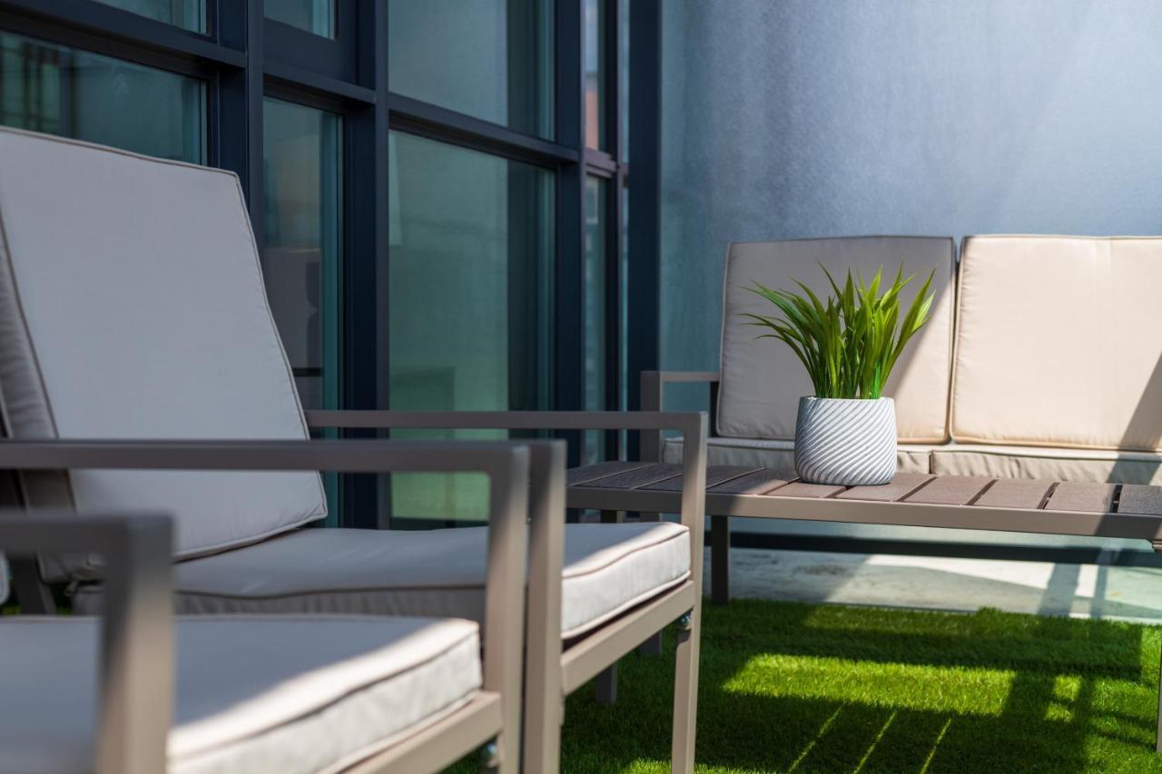 Ultra Luxurious 2.5 Bedroom 2 Full Bathroom 1 Parking Condo Near Sq1 Striking Views Mississauga Kültér fotó