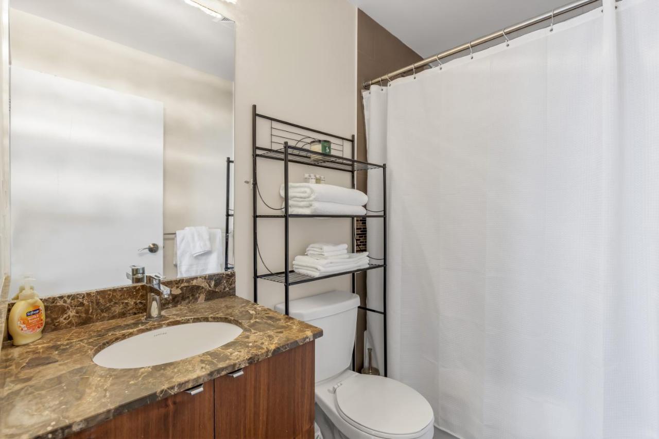 Ultra Luxurious 2.5 Bedroom 2 Full Bathroom 1 Parking Condo Near Sq1 Striking Views Mississauga Kültér fotó