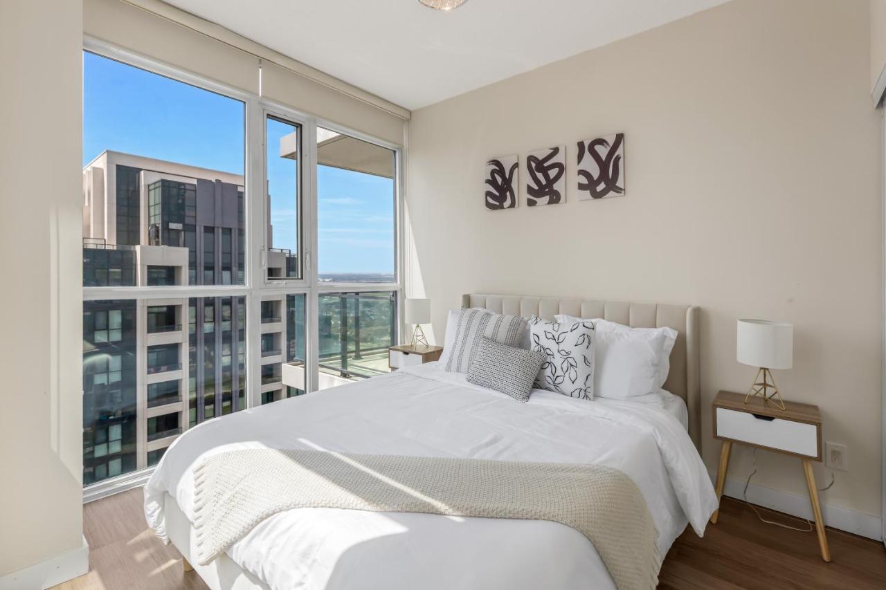 Ultra Luxurious 2.5 Bedroom 2 Full Bathroom 1 Parking Condo Near Sq1 Striking Views Mississauga Kültér fotó