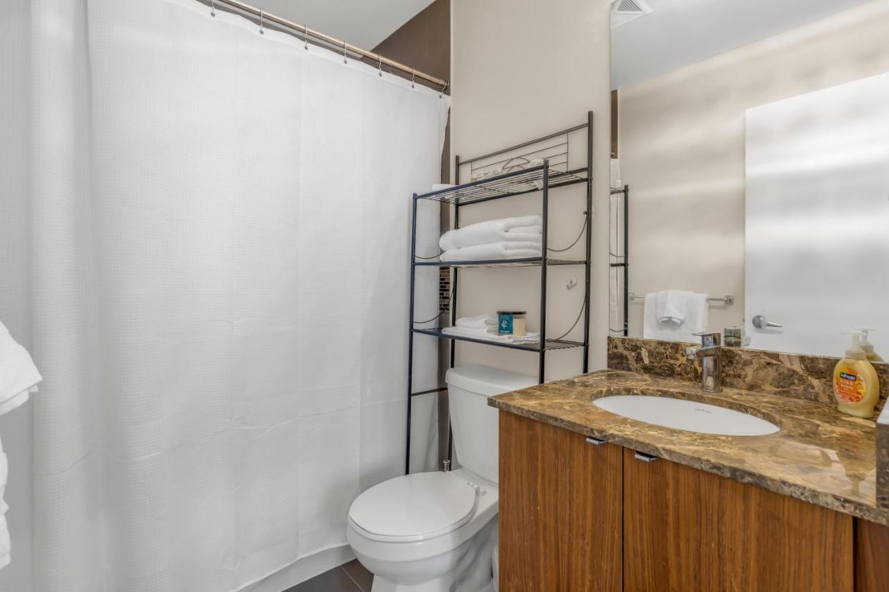 Ultra Luxurious 2.5 Bedroom 2 Full Bathroom 1 Parking Condo Near Sq1 Striking Views Mississauga Kültér fotó