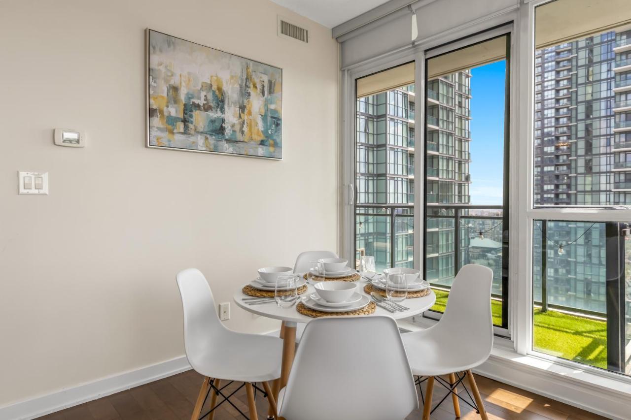Ultra Luxurious 2.5 Bedroom 2 Full Bathroom 1 Parking Condo Near Sq1 Striking Views Mississauga Kültér fotó